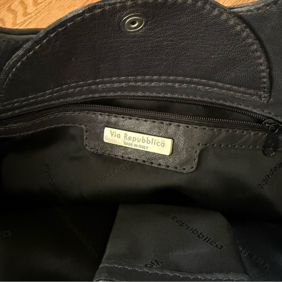 Via Repubblica Suede and Lambskin Leather Charcoal Grey Shoulder Bag - Picture 7 of 12